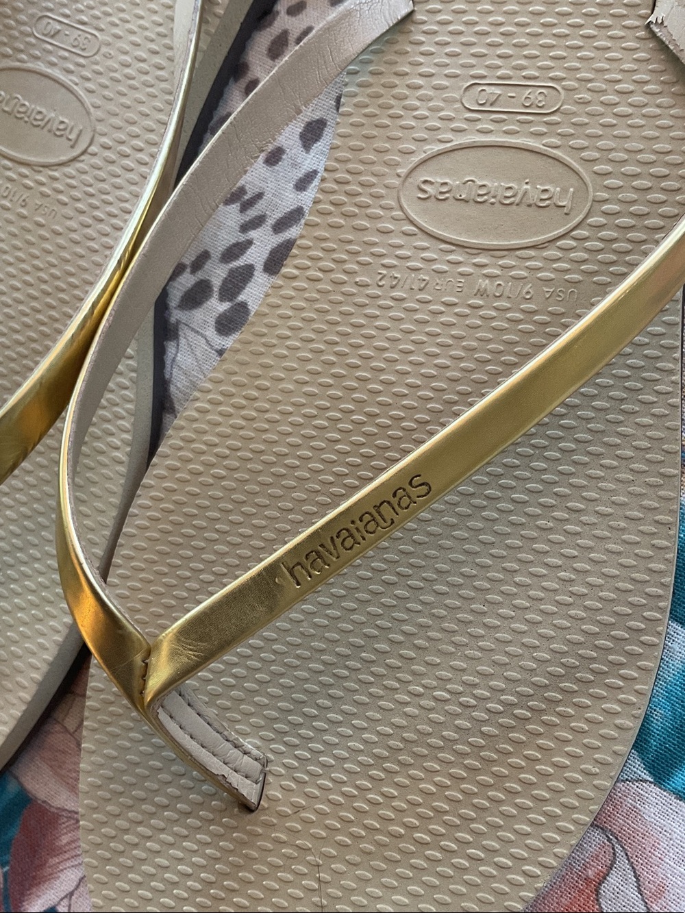 Havaianas Women's Metallic Gold Sandals - Picture 2 of 5